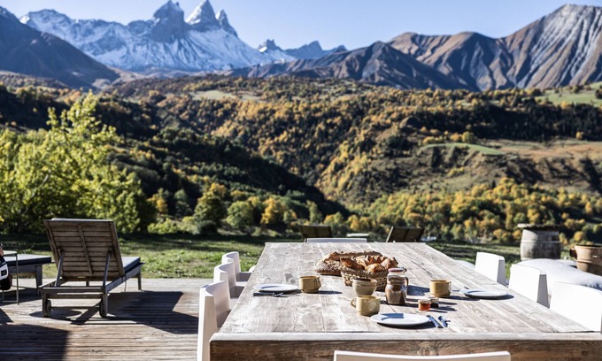 Albiez-Montrond Ski Chalet | Chalet D'albiez with Mountain View, Private Terrace and Wi-Fi