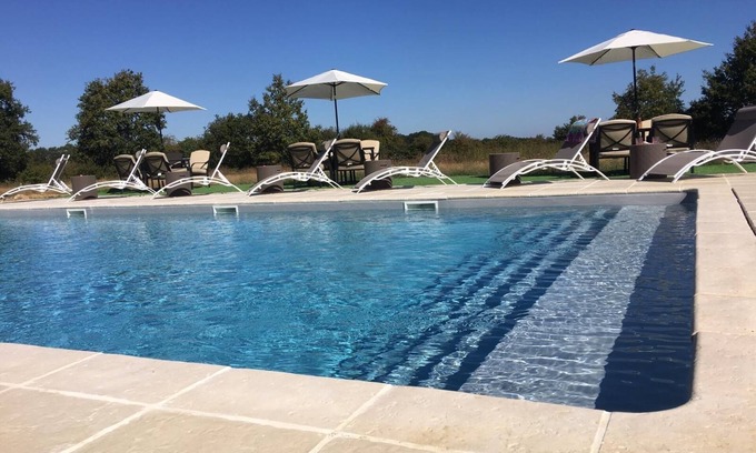 Blond Cottage | Discover Chalet D'ete Orchard: Guest Rated 10/10, Pool & Breakfast