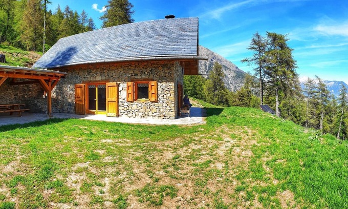 Chateauroux-les-Alpes Ski Chalet | Idyllic Ocean View Chalet D'alpage La Muande Dou Jousé