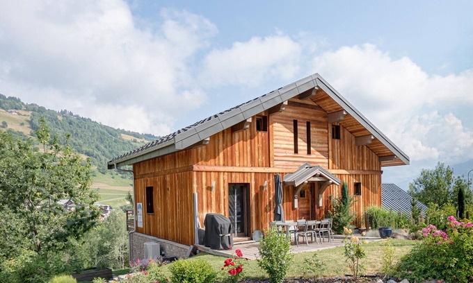 Les Avanchers-Valmorel Ski Chalet | Chalet "Dolyo" with Mountain View, Private Terrace and Wi-Fi