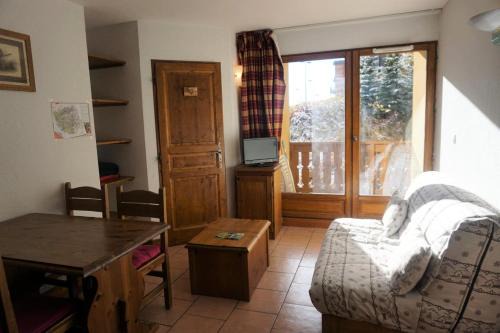 Orcieres-Merlette Apartment | Cozy Chalet D'orcieres: Perfect for Families & Pets!