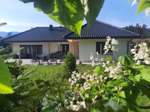 Wernberg House | Experience Chalet Damtschach: Oceanfront Bliss Awaits