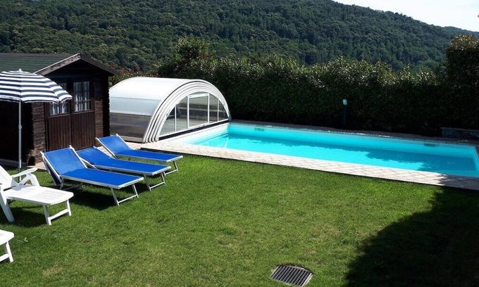 Nebbiuno House | Chalet Dania: Tranquil Retreat with Garden & Lake View