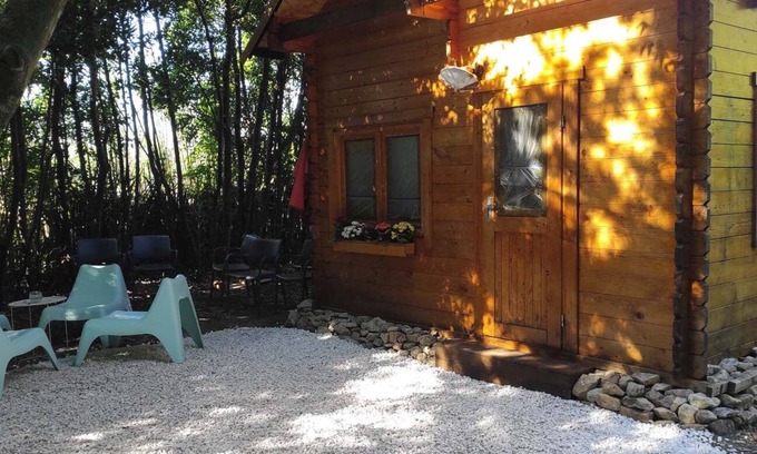 Orange Ski Chalet | Explore Chalet Dans le Vaucluse: Pet-Friendly Escape
