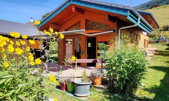 Le Biot Ski Chalet | Relaxing Chalet with Jacuzzi and Garden Near Ski Slopes