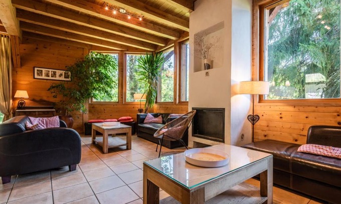Les Gets Ski Chalet | Family-Friendly Chalet with Jacuzzi & Wi-Fi near Ski Lifts