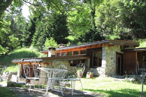 Conthey House | Family-Friendly Getaway at Chalet de Bébert
