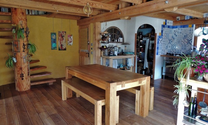 Les Vigneaux Ski Chalet | Inviting Chalet de Charme: Family-Friendly with a Kitchen