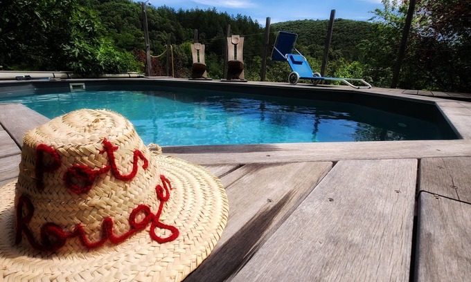 Saint-Hippolyte-du-Fort Ski Chalet | Cozy Chalet de Charme "Pleine Nature" with Pool & Breakfast