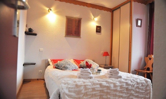 Feissons-sur-Salins Cottage | Chalet de la Yodine - Ideal Gîte for 27 in Savoie