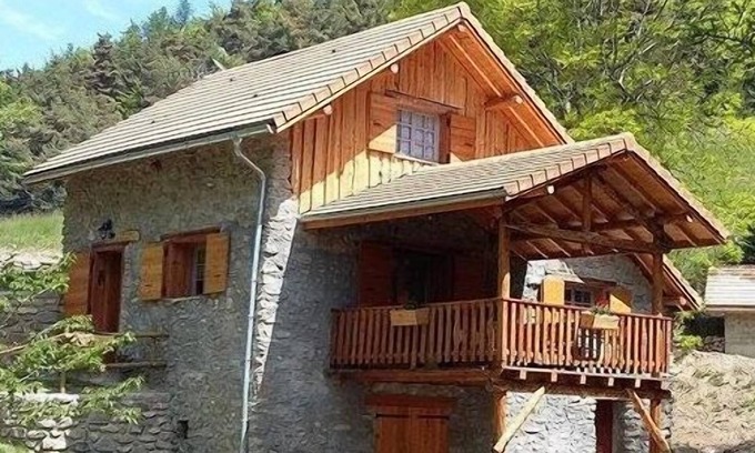 Avancon Ski Chalet | Chalet de la rose 7063 route de la montagne avançon