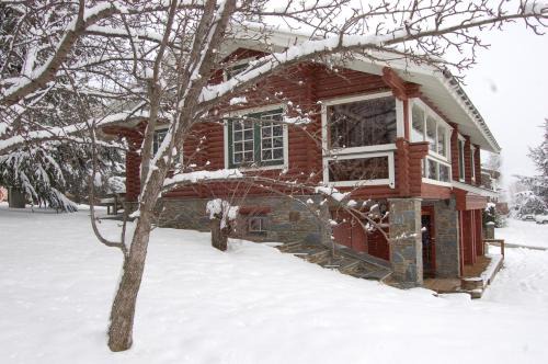 Estavar Ski Chalet | Child-Friendly Chalet de Llivia with Exceptional Reviews