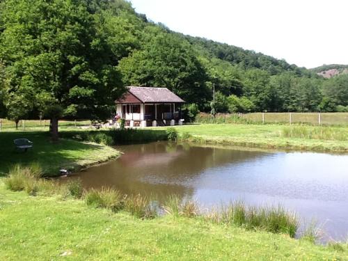 Vireux-Molhain Ski Chalet | Pet-Friendly Retreat at Chalet de Luve - Rated 9/10