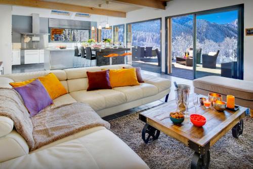 Thones Ski Chalet | Luxury Chalet de Rollon with Hot Tub & Family-Friendly Amenities