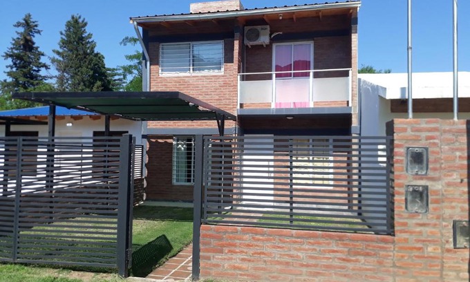 Dr. Enrique Zarate House | Family-Friendly Stay at Chalet de Vacaciones M&M with Pool