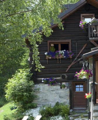 Ronco Bed & Breakfast | Charming Chalet dei FIORI: Oceanfront Retreat with Breakfast