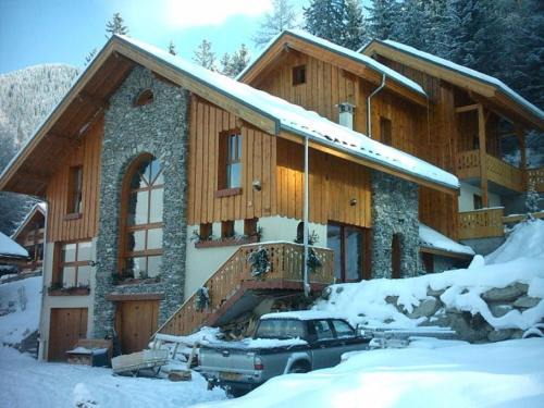 Valfrejus Apartment | Relax at Chalet Deleglise 2: Pet-Friendly & Hot Tub Haven