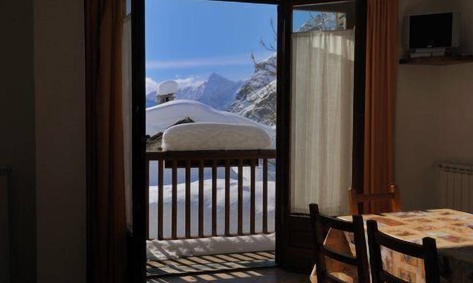 Rochemolles Hotel | Inviting Chalet della Guida: Pool, Spa & Family-Friendly Stay