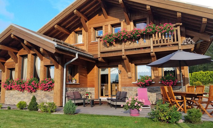Xonrupt-Longemer Ski Chalet | Experience Chalet des 3 Marmottes: Pet-Friendly Retreat