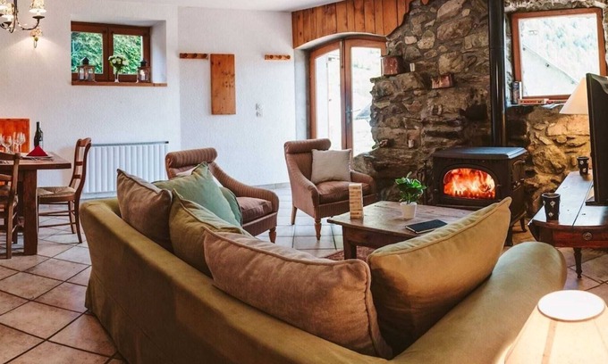 Vaujany Ski Chalet | Charming Stonewalled Retreat with Spa & Cozy Log Fire