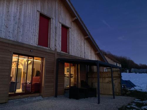 Menetrux-en-Joux Ski Chalet | Chalet du hérisson