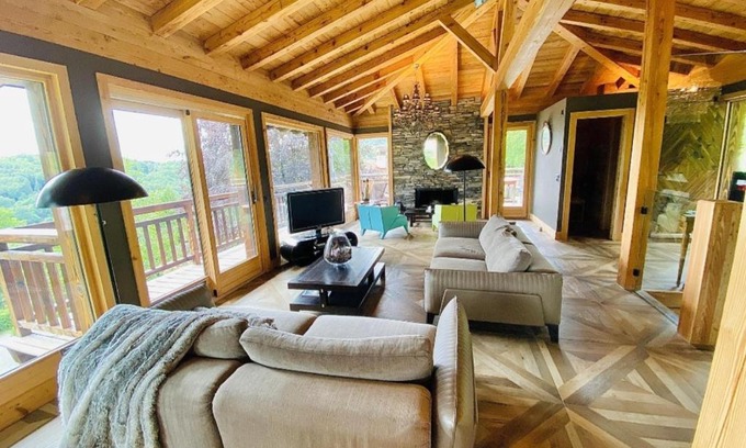 Saint-George Ski Chalet | Pet-Friendly Chalet du luxe le Megève with Ocean Views