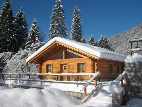 Sant'Antonio di Mavignola Ski Chalet | Family-Friendly Chalet Camping Faè 3 with Accessible Amenities
