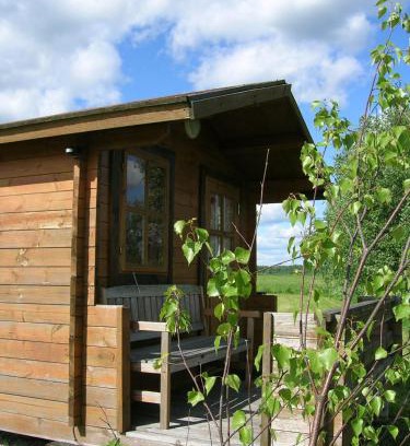 Valga Apartment | Cozy Chalet: Pet Friendly with Kitchen for Family Fun