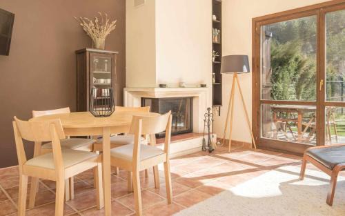 Castiello de Jaca Ski Chalet | Idyllic Chalet El Molino de Castiello - Family-Friendly Retreat