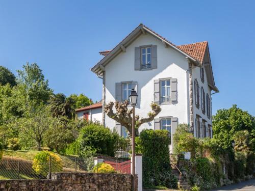 Sare Bed & Breakfast | Cozy Chalet Elisa Chambre d'Hôtes - Family Friendly Retreat