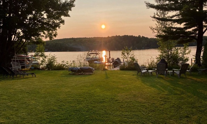 Stanstead Township Ski Chalet | Perfect Lakeside Retreat with Pool and Spa Amenities