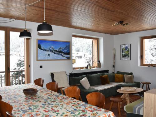 Pralognan-la-Vanoise Ski Chalet | Modern Chalet Near Center & Slopes with Breathtaking Views