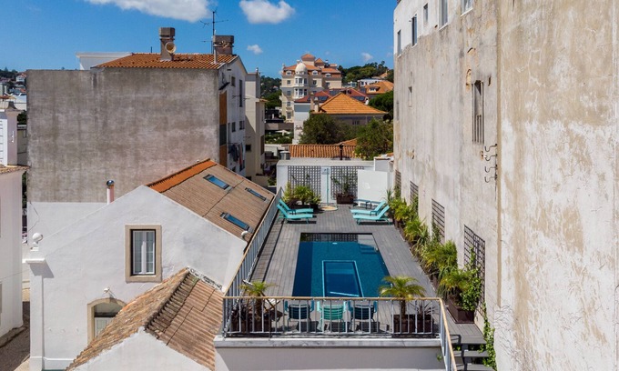 Estoril Apartment | Unwind at Chalet Estoril: Oceanfront Bliss & Spa Retreat