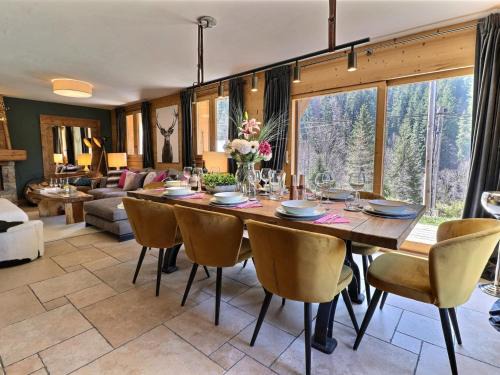 Morzine Ski Chalet | Chalet Eveleen: Cozy Retreat in Morzine Near Ski Lifts