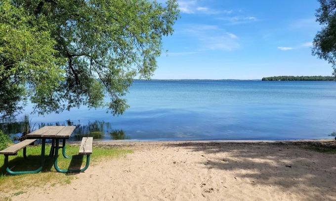 Innisfil Apartment | Lakefront Retreat: Chalet Ewart with Ocean Views & Kitchen