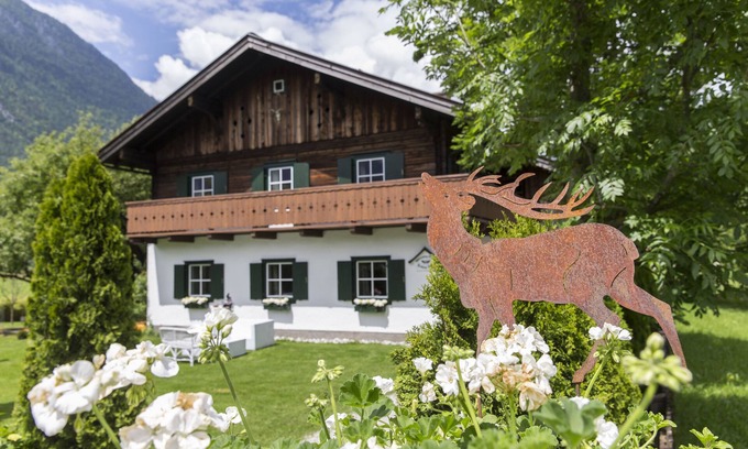 Golling an der Salzach Ski Chalet | Experience Chalet Foresthouse: Relaxing Sauna and Garden