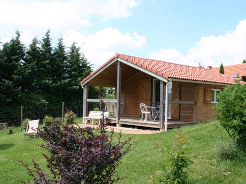 Echassieres House | Family-Friendly Chalet with Pool & Pets near Montluçon