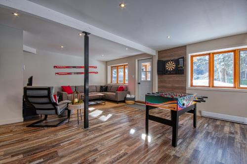 Saint-Faustin-Lac-Carre Ski Chalet | Inviting Chalet with Pool, Rated 9.6/10 by Guests