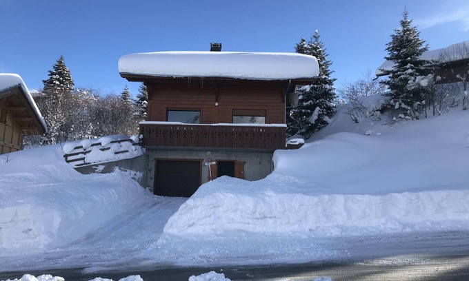 Le Praz de Lys Ski Chalet | Family Retreat: Chalet with Lake View & 10/10 Reviews