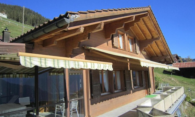 Sundlauenen Ski Chalet | Family-Friendly Chalet Fernblick with Kitchen Amenities