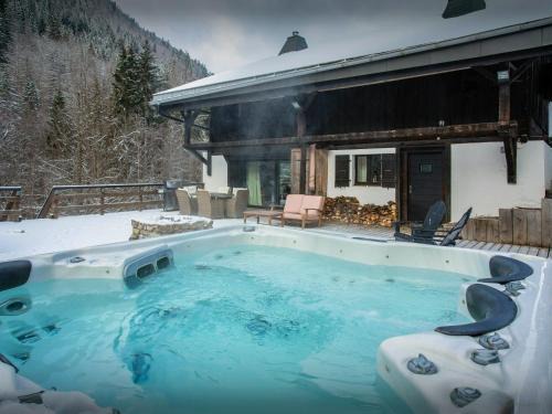 Saint-Jean-dʼAulps Ski Chalet | Chalet Fleur D'Aulps - OVO Network