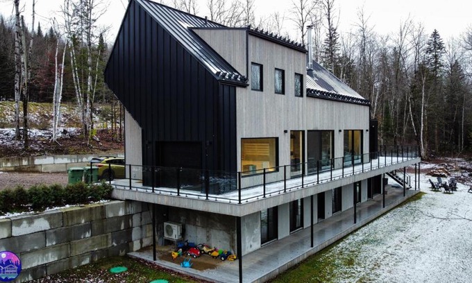 Mauricie Apartment | Relaxing Spa Retreat at Chalet Flodhaus on St-Maurice River