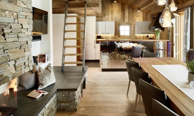 Hundsdorfl Apartment | Spacious Chalet for Groups with Spa and Kitchen Amenities