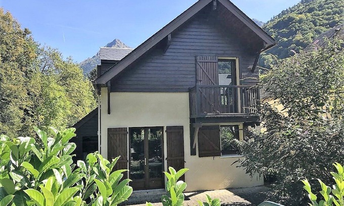 Cauterets Ski Chalet | Comfortable Chalet for 6 in Cauterets with Free Parking