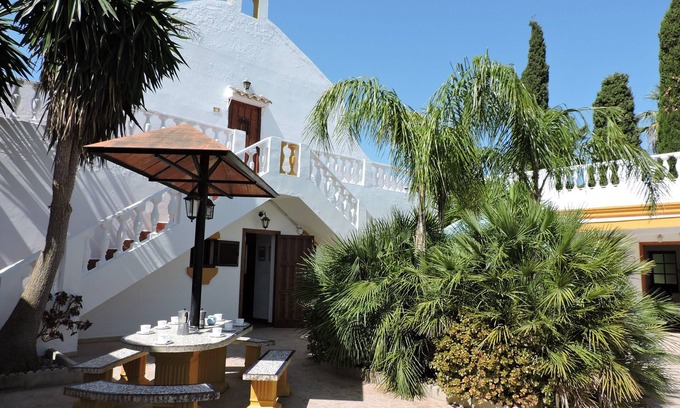 Conil de la Frontera Cottage | Spacious Chalet for 14 near Dehesa de Roche Beach