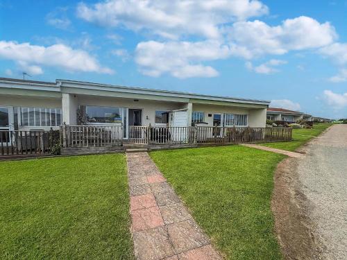 Bacton Ski Chalet | Cozy Chalet Near Norfolk Beach - Family-Friendly Stay