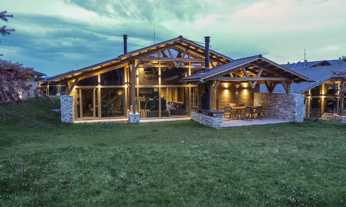 Razlog Ski Chalet | Spacious Chalet with Sauna, Home Theater & Hot Tub for 10