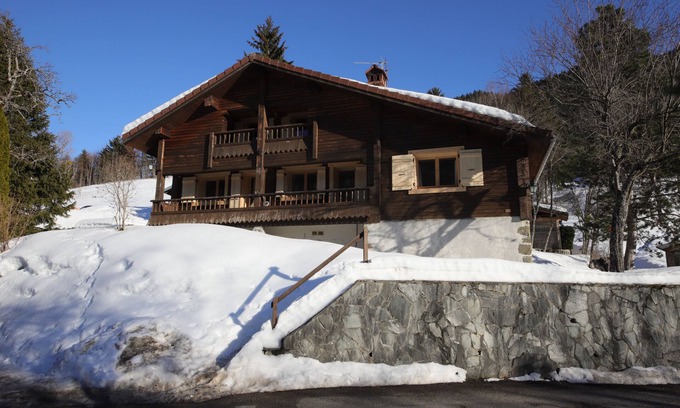 Les Villards-sur-Thones House | Mountain Retreat: Cozy Chalet Near La Clusaz & Le Grand Bornand