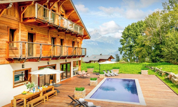 Saint-Gervais-les-Bains Ski Chalet | Chalet Woodman: Alpine Retreat with Spa & Scenic Views