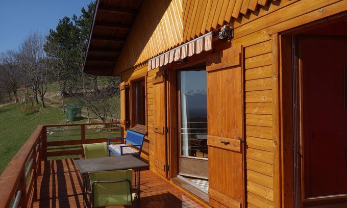 Saint-Michel-les-Portes Ski Chalet | Relaxing Chalet Surrounded by Nature in Trièves